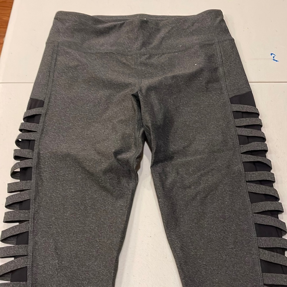 Size Small. Women’s capri leggings